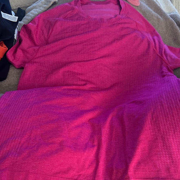 lululemon athletica Tops - Lululemon swiftly relaxed tee. Size small but could fit up to Large. Hot pink.